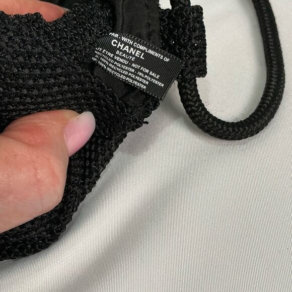 Chanel Beauté Black passport/phone holder Crossbody Pouch/bag - Picture 3 of 10